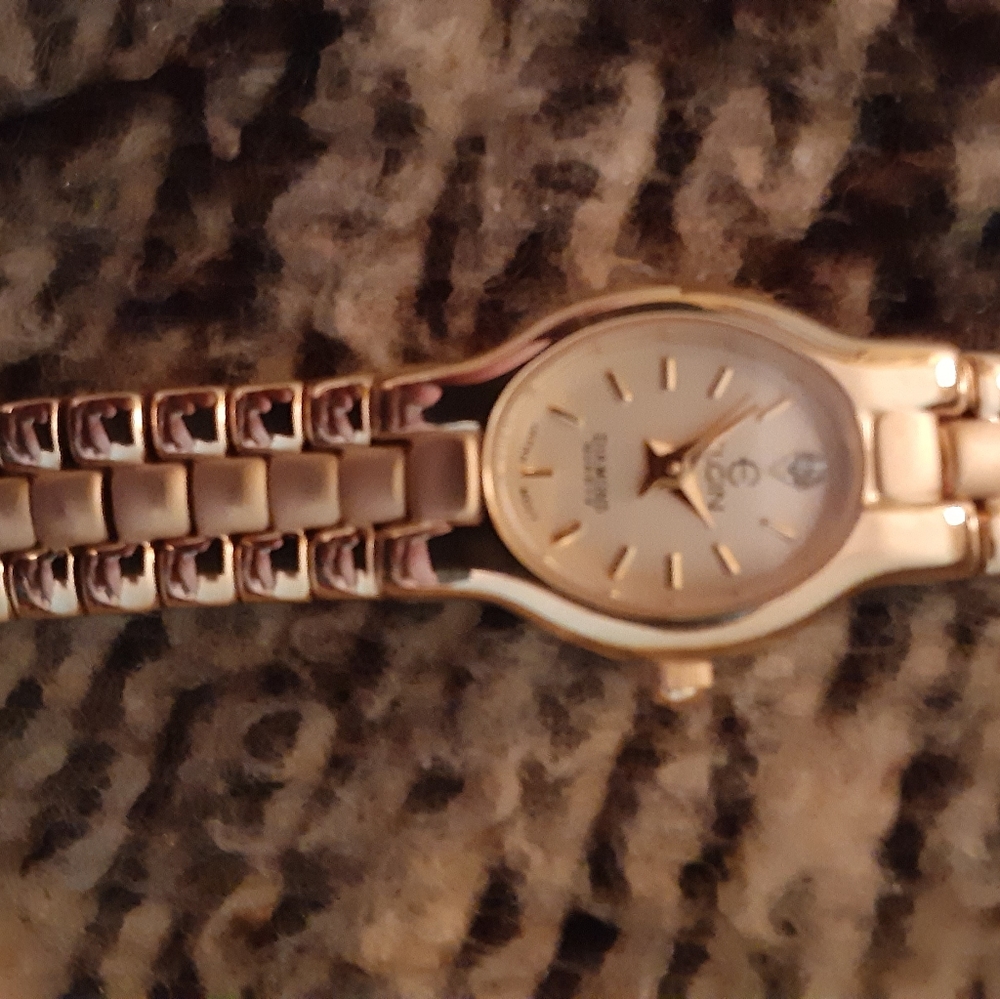 Ladies watch - Picture 2 of 3